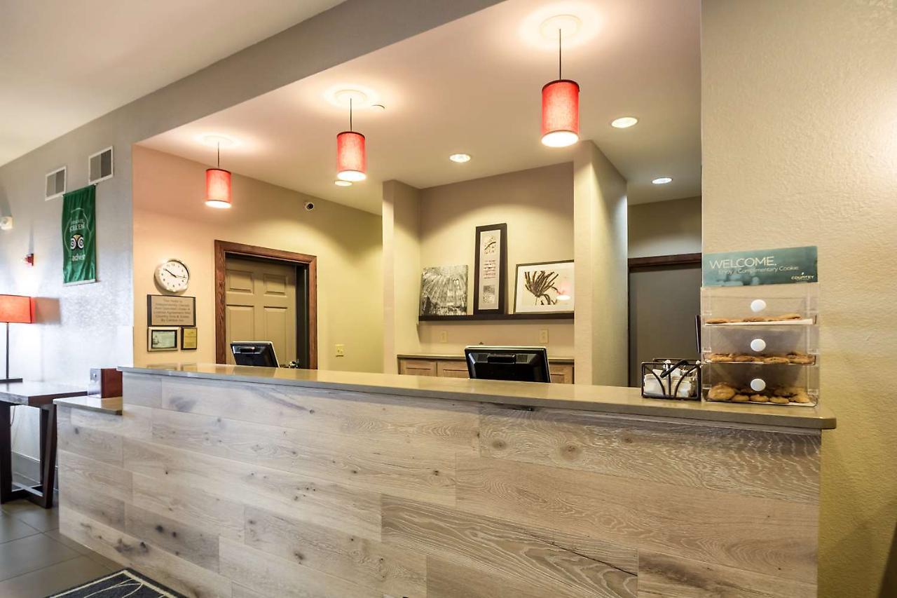 Hotel Country & By Radisson, Fond Du Lac, Wi